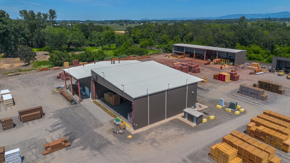 18 Year Absolute Net Lease - IND & IOS portfolio of 2 properties for sale on LoopNet.com - Building Photo - Image 3 of 17