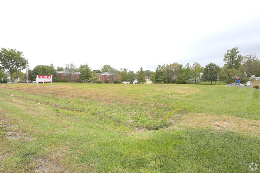 3020 Godfrey Rd, Godfrey, IL 62035