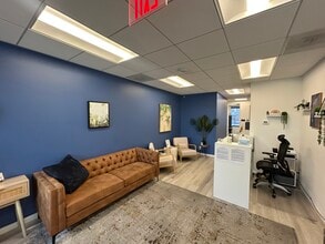 415 N Crescent Dr, Beverly Hills, CA for lease Interior Photo- Image 2 of 15