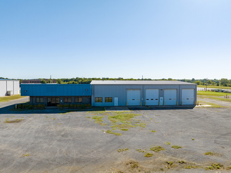 3010 Industrial Park Rd, Van Buren, AR for sale - Building Photo - Image 2 of 9