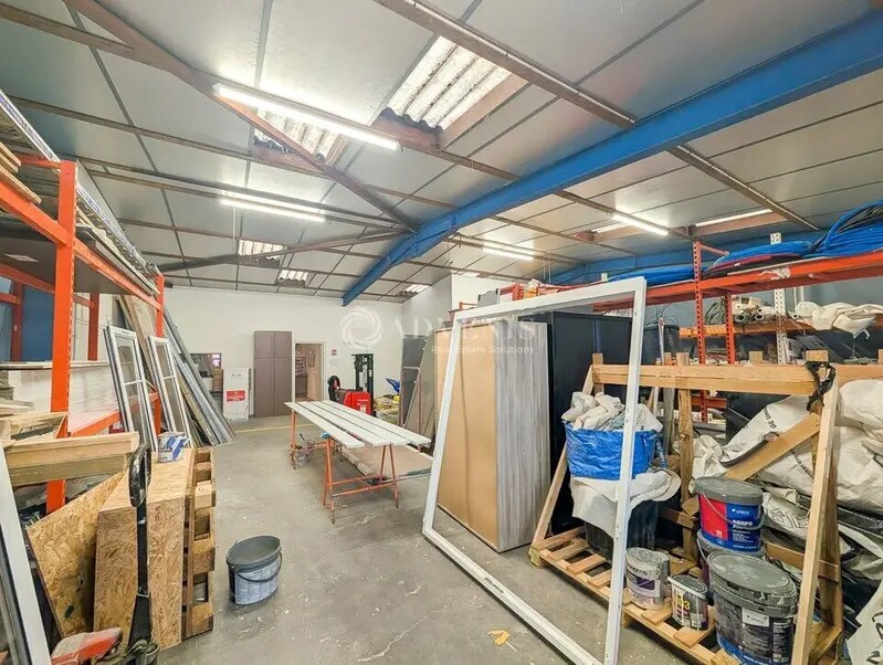 Location Local d'activités 240 m² - Photo 1