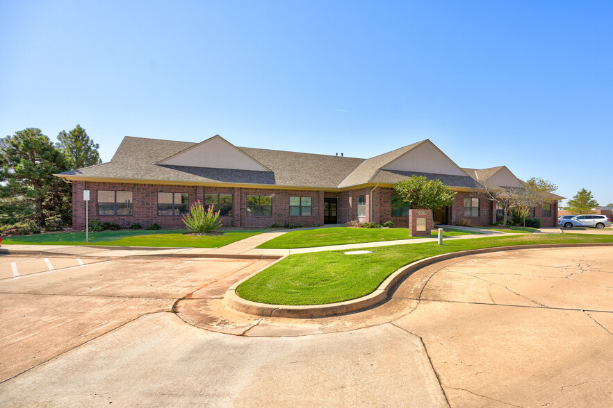 416 W 15th St, Edmond, OK for sale - Building Photo - Image 1 of 1