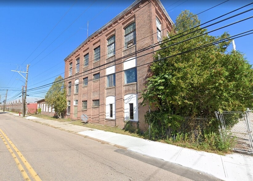 82 Mechanic St, Pawcatuck, CT for sale - Building Photo - Image 2 of 4