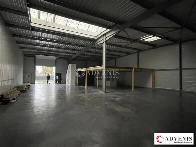 Flex in Canéjan for lease - Interior Photo - Image 1 of 5