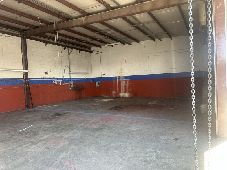 1498 N Nellis Blvd, Las Vegas, NV for lease - Building Photo - Image 2 of 8