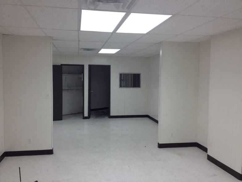 10727-10733 180 St, Jamaica, NY for lease - Building Photo - Image 3 of 4