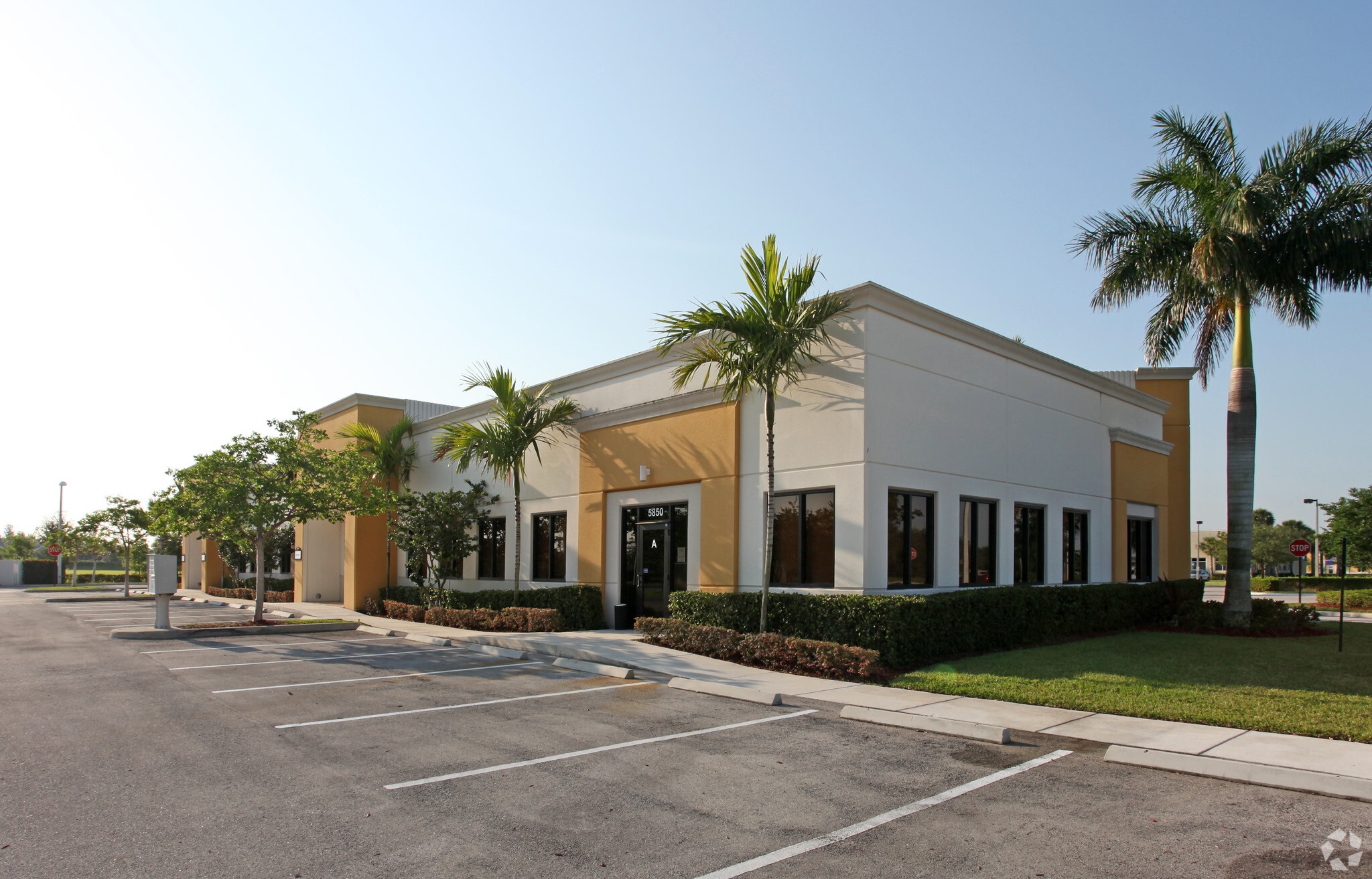 5850 N Hiatus Rd, Fort Lauderdale, FL for lease Primary Photo- Image 1 of 13