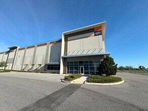 1021 Crews Commerce Dr, Orlando, FL for lease Building Photo- Image 1 of 5