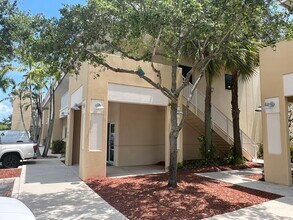 2753 Vista Pky, West Palm Beach, FL for lease Interior Photo- Image 1 of 11