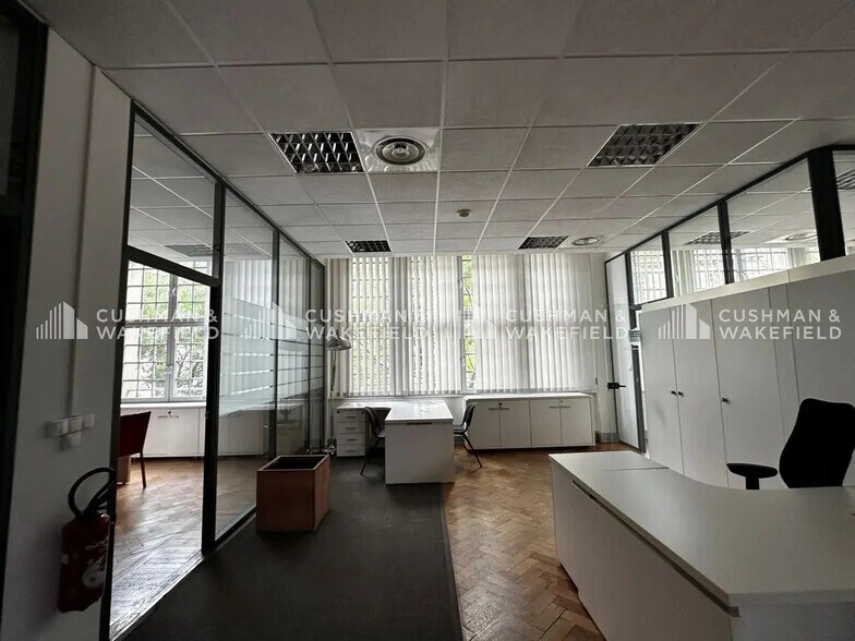 Office in Strasbourg for lease - Interior Photo - Image 2 of 12