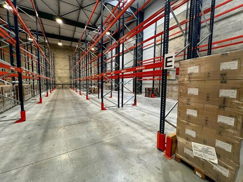 Flex in Avignon for lease - Building Photo - Image 3 of 6