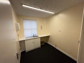 86-88 The Hwy, Deeside for lease Interior Photo- Image 2 of 2