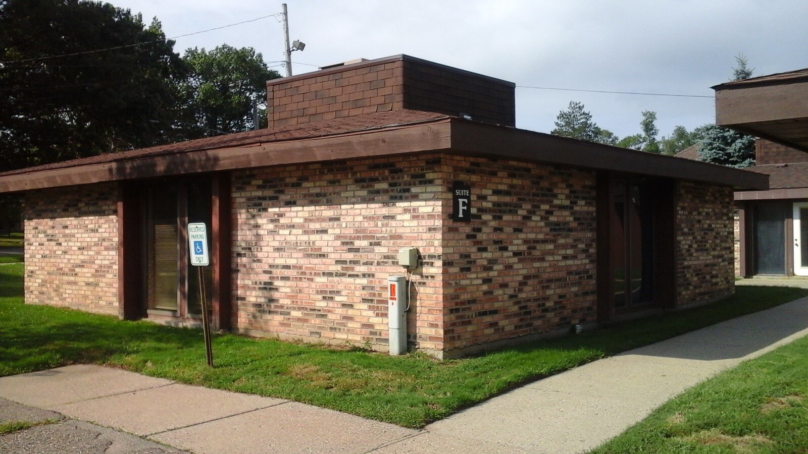 2415 Owen Rd, Fenton, MI 48430