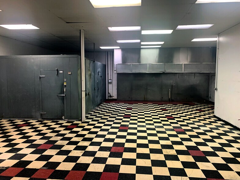 2502 E 52nd St, Indianapolis, IN for sale - Interior Photo - Image 1 of 1