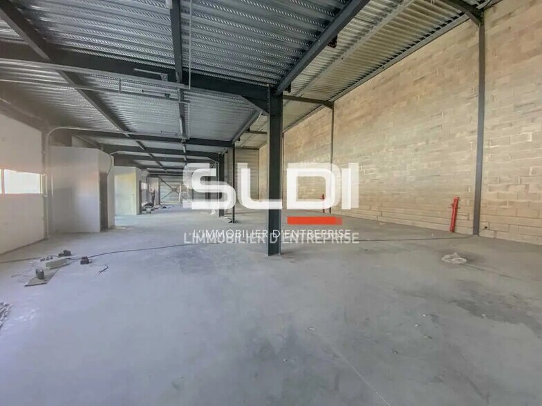 Flex in Mions for lease - Interior Photo - Image 3 of 13