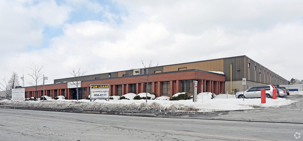 300 Steeprock Dr, Toronto, ON for lease - Primary Photo - Image 1 of 5