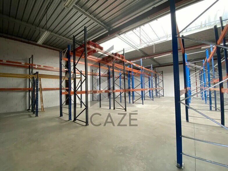 Flex in Mérignac for lease - Interior Photo - Image 1 of 5