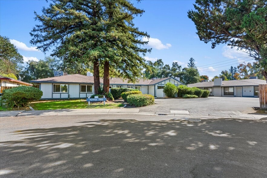 2316 Villanova Cir, Sacramento, CA for sale - Building Photo - Image 1 of 54