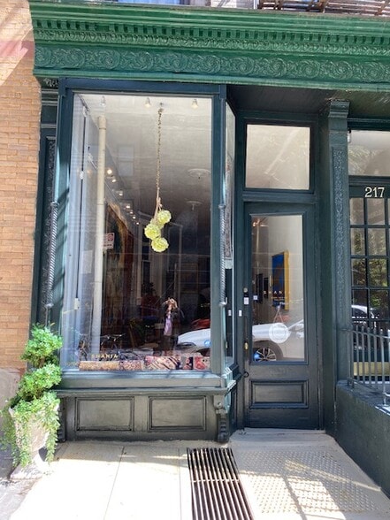 217 E 83rd St, New York, NY for lease - Building Photo - Image 3 of 7