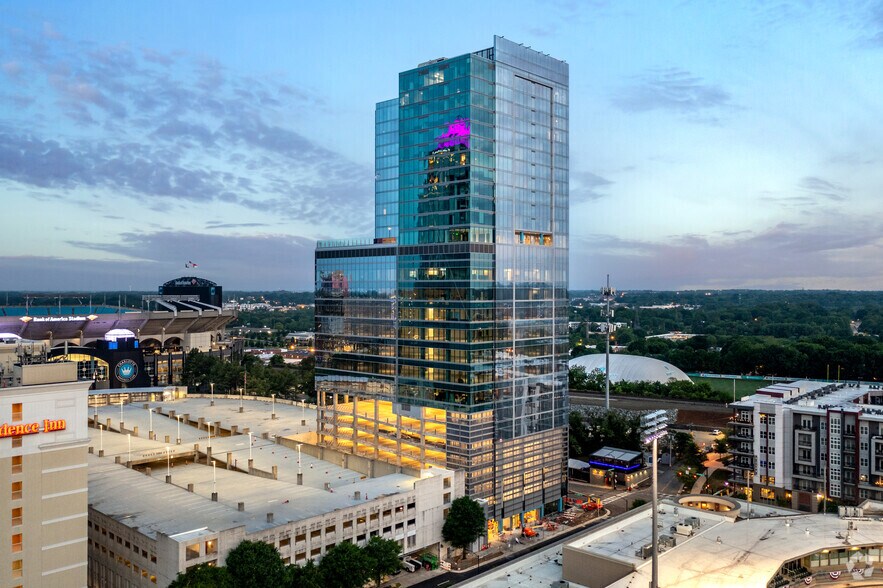 401 S Graham St, Charlotte, NC for lease - Building Photo - Image 2 of 8