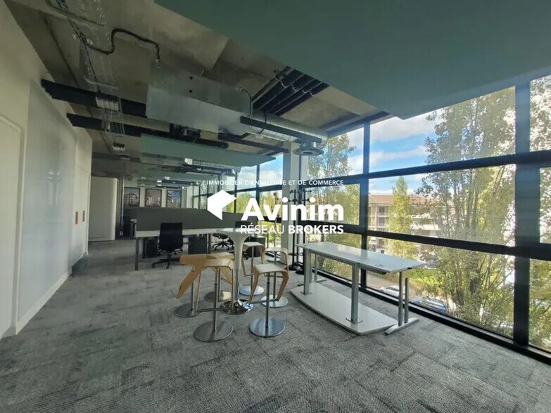 Office in Annecy for lease - Building Photo - Image 2 of 9