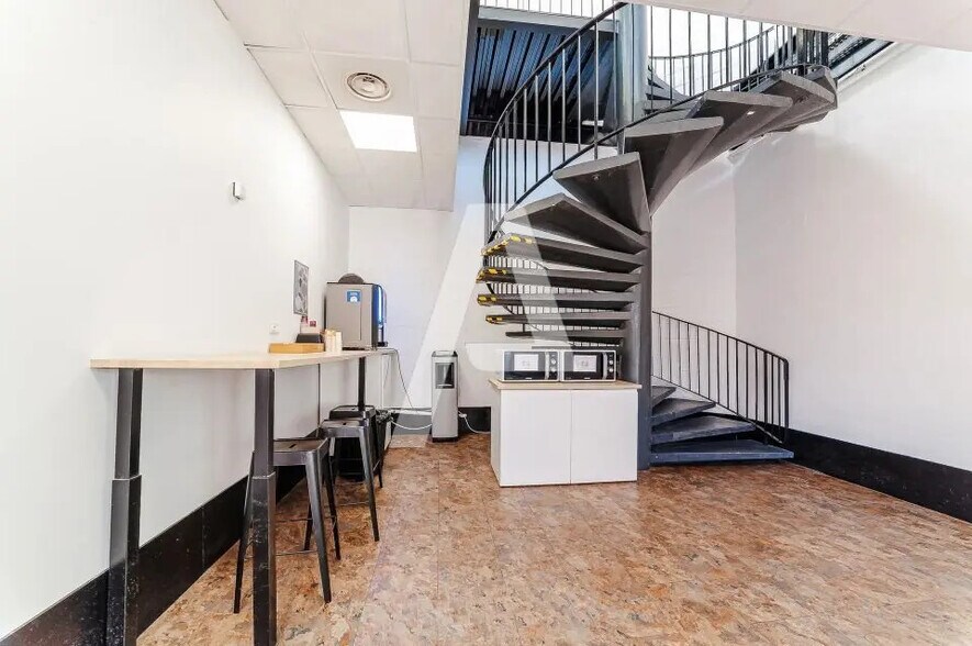 Flex in Ivry-sur-Seine for lease - Building Photo - Image 1 of 10