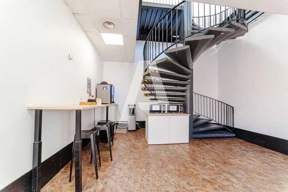 Flex in Ivry-sur-Seine for lease Building Photo- Image 1 of 11