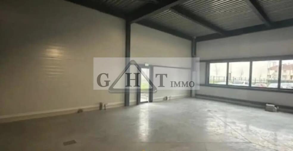 Office in Montmagny for lease - Interior Photo - Image 2 of 3