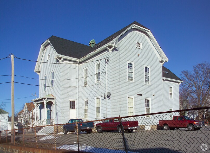 870 Pine St, Fall River, MA for sale - Primary Photo - Image 1 of 1
