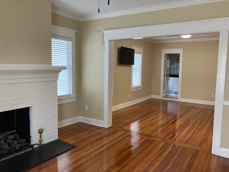 SOHO/Mixed use - office/residential portfolio of 2 properties for sale on LoopNet.com - Building Photo - Image 3 of 19