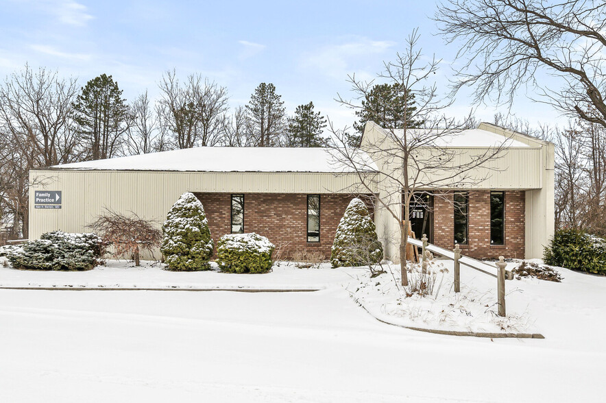 220 Bloomingdale Dr, Bristol, IN for sale - Building Photo - Image 1 of 18