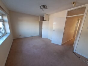 22B Elm Grove, Hayling Island for lease Interior Photo- Image 2 of 2