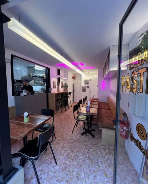 Retail in Paris for lease - Interior Photo - Image 1 of 2