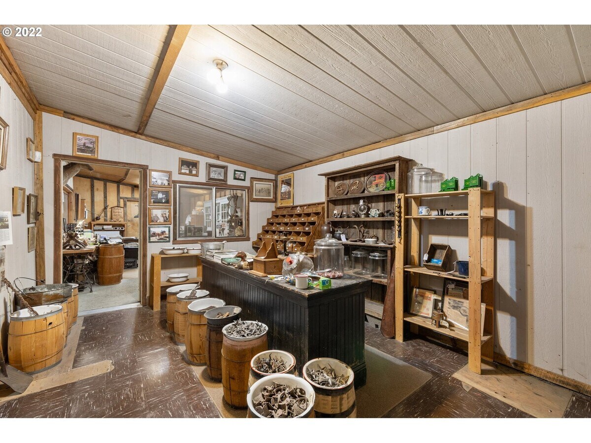 303 S Canyon City Blvd, Canyon City, OR 97820 Retail for Sale