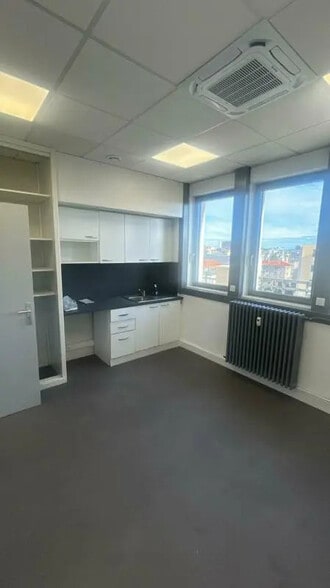 Office in Lyon for sale - Interior Photo - Image 3 of 9
