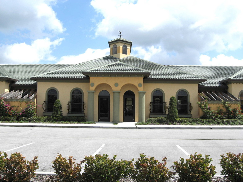 11317 Lake Underhill Rd, Orlando, FL for lease - Primary Photo - Image 1 of 45