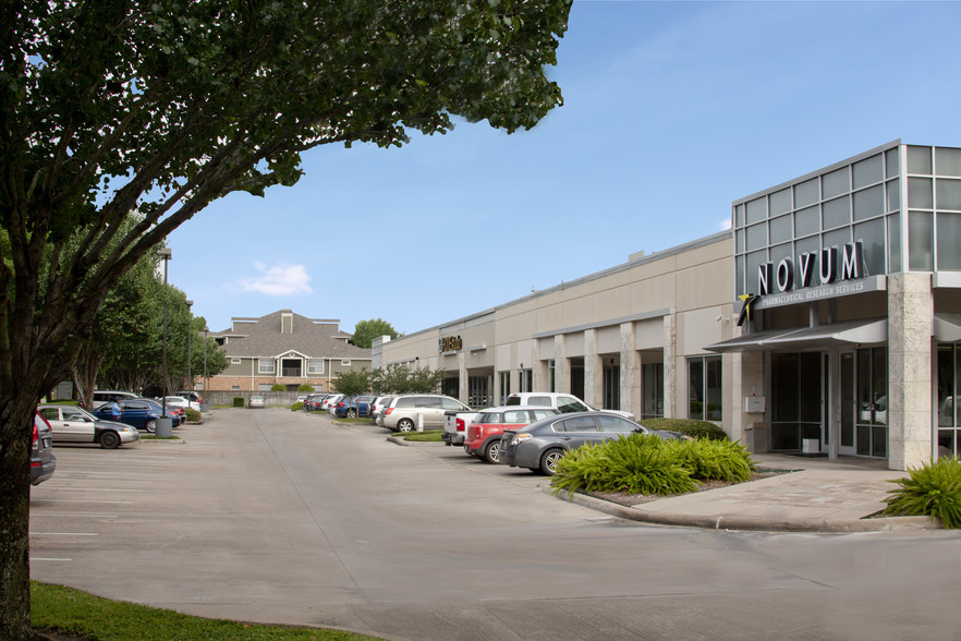 11300-11340 Richmond Ave, Houston, TX for lease - Building Photo - Image 3 of 4