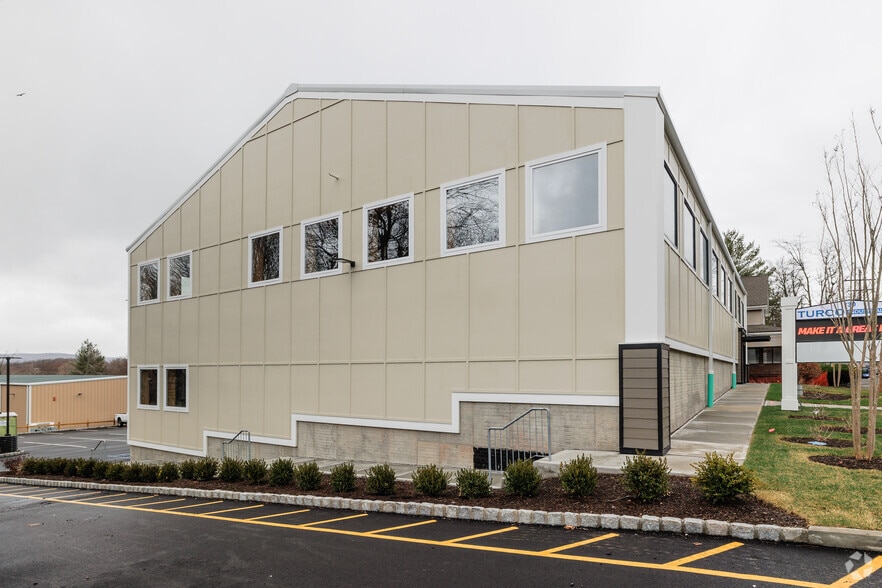 130 Route 59, Airmont, NY for lease - Building Photo - Image 3 of 6