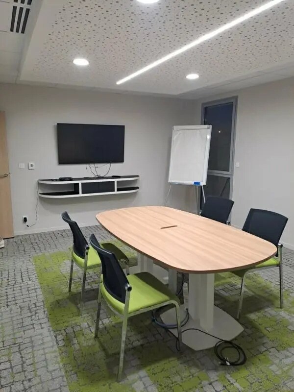 Location Bureaux 199 m² - Photo 1
