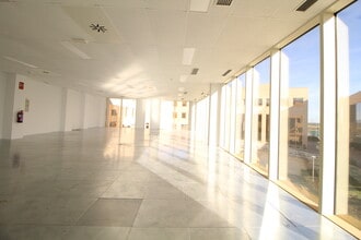 Calle Rozabella, 6, Las Rozas de Madrid, Madrid for lease Interior Photo- Image 1 of 4