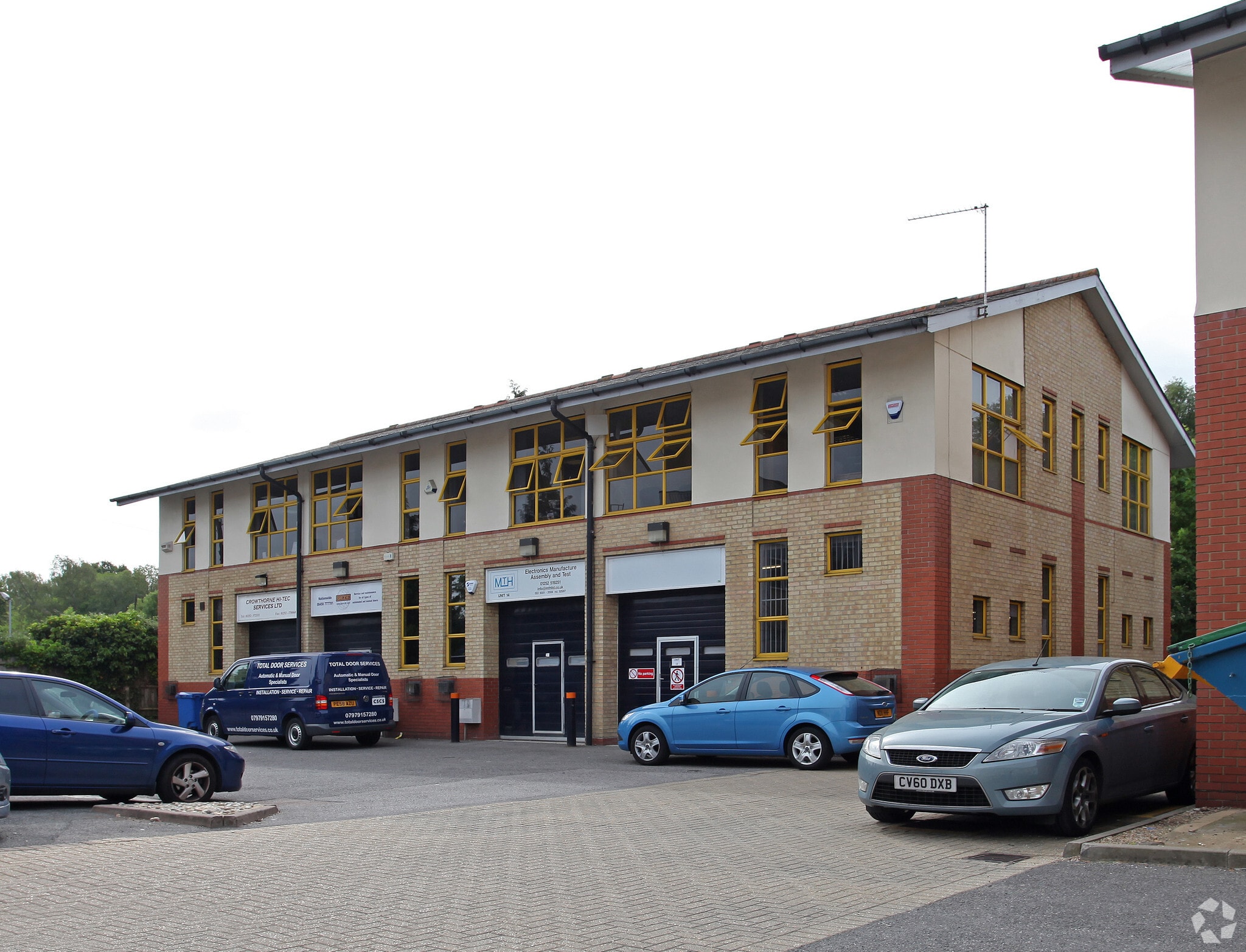 Eelmoor Rd, Farnborough for lease Primary Photo- Image 1 of 3