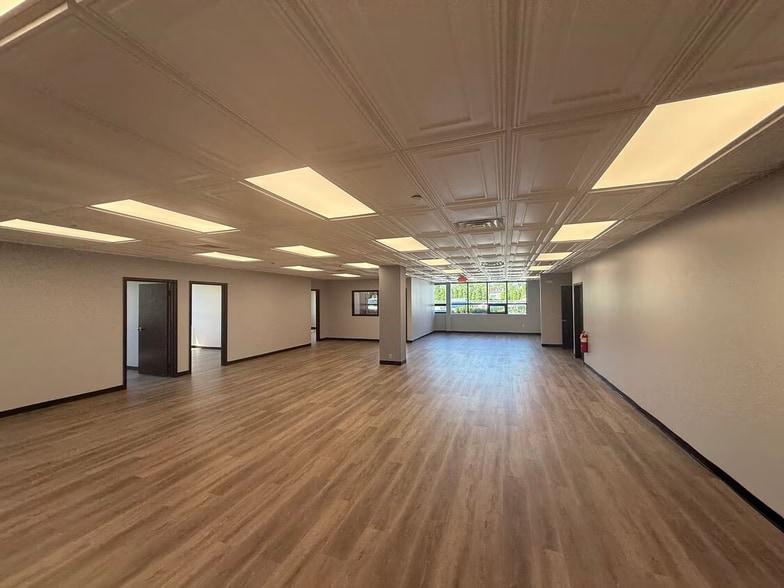 565 Broadhollow Rd, Farmingdale, NY for lease - Interior Photo - Image 1 of 6