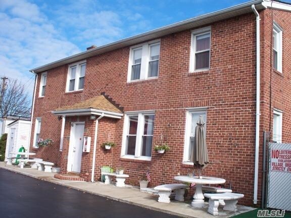 114 Eastern Pkwy, Farmingdale, NY for sale - Primary Photo - Image 1 of 1