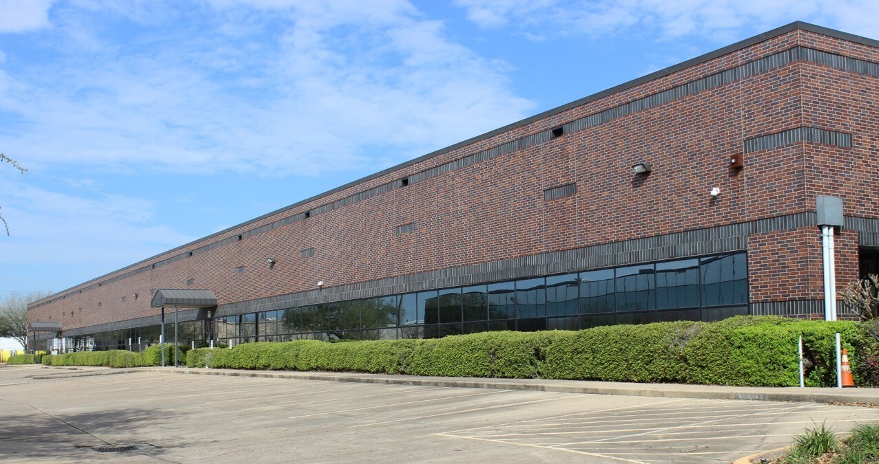 12200 Parc Crest Dr, Stafford, TX 77477