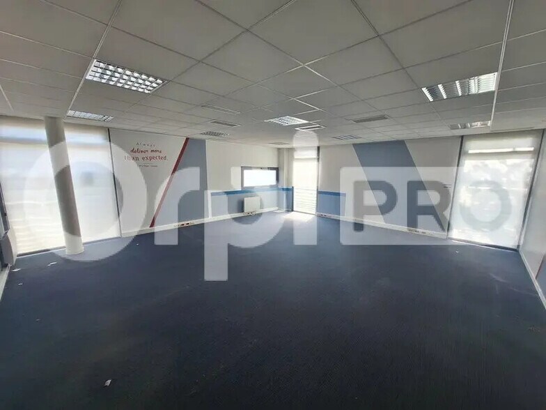 Office in Compiègne for lease - Interior Photo - Image 2 of 5