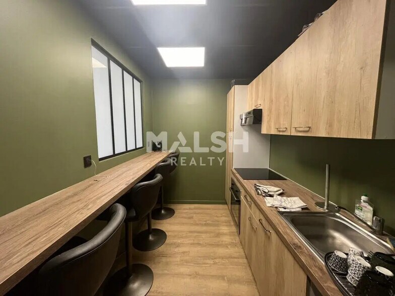 Retail in Tassin-la-Demi-Lune for lease - Interior Photo - Image 3 of 11