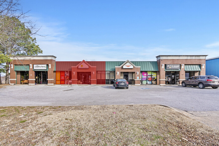 380-392 E Sunbridge Dr, Fayetteville, AR for lease - Building Photo - Image 1 of 7