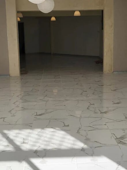 Flex in Le Bouscat for lease - Interior Photo - Image 2 of 2