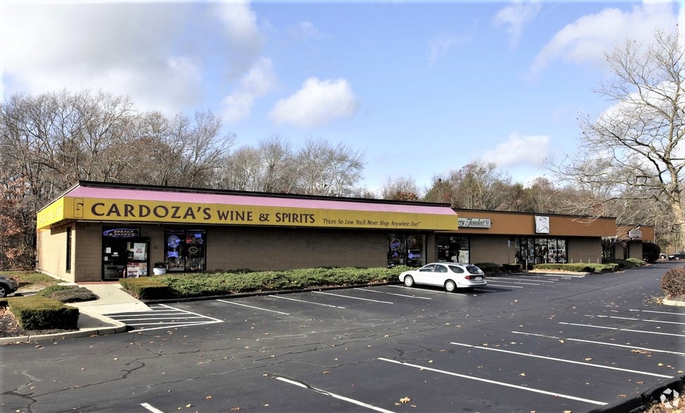 154 Faunce Corner Rd North Dartmouth Ma 02747 Front Retail View Photo