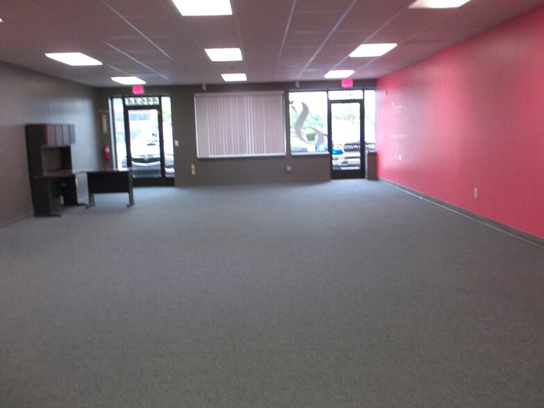 44621-44637 N Gratiot Ave, Clinton Township, MI for lease - Interior Photo - Image 3 of 8